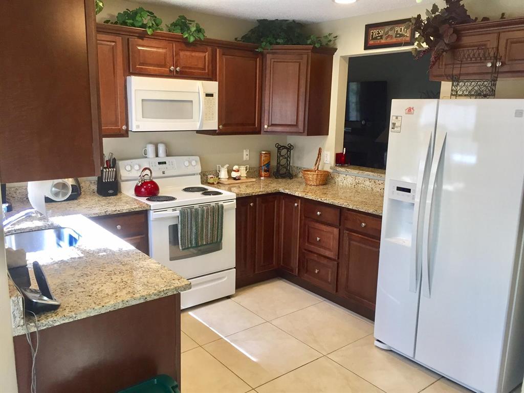 LAKEFIELD OF THE LANDINGS AT WELLINGTON 2B - Residential Lease