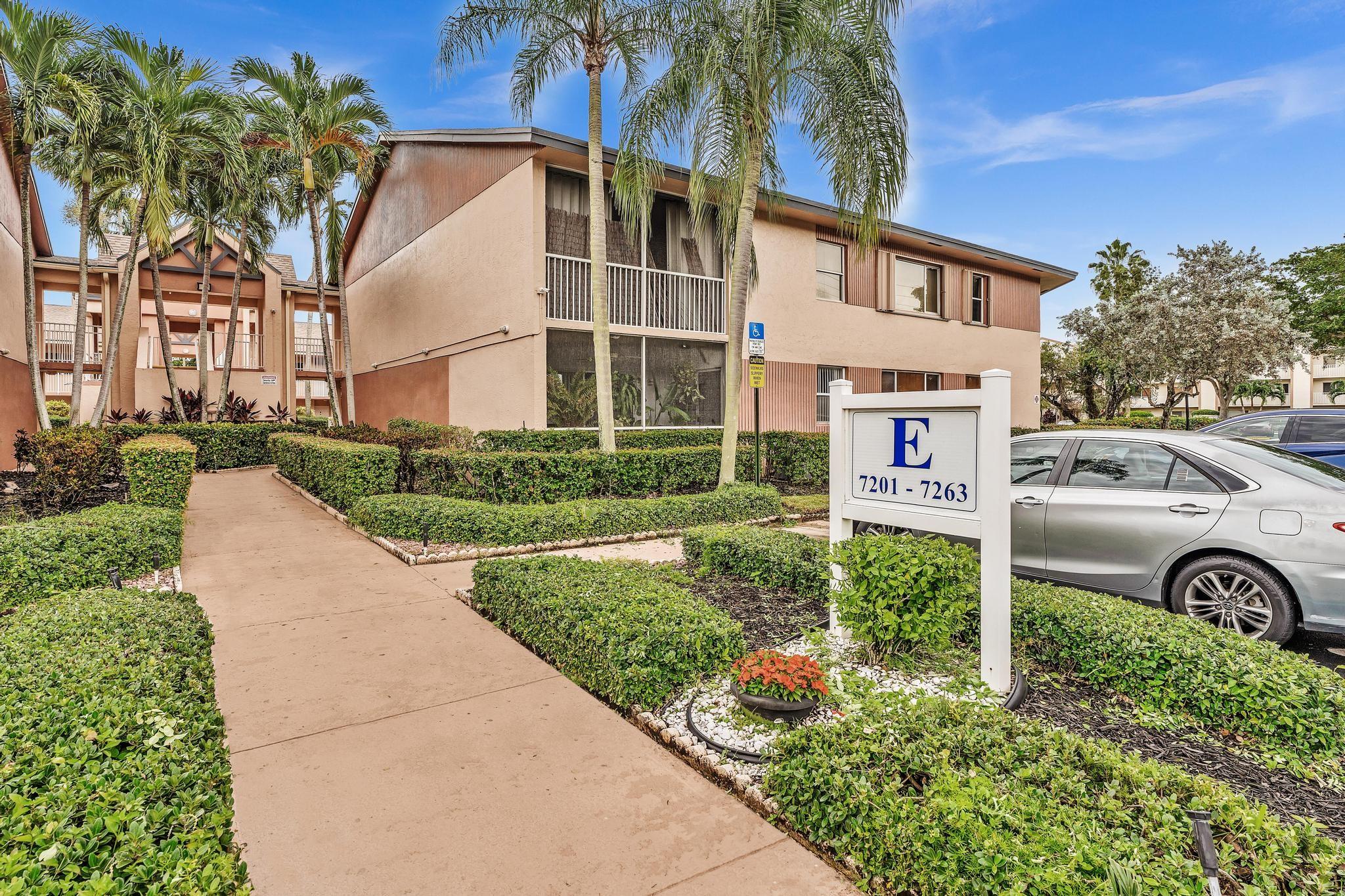 7235 S Devon Dr E209