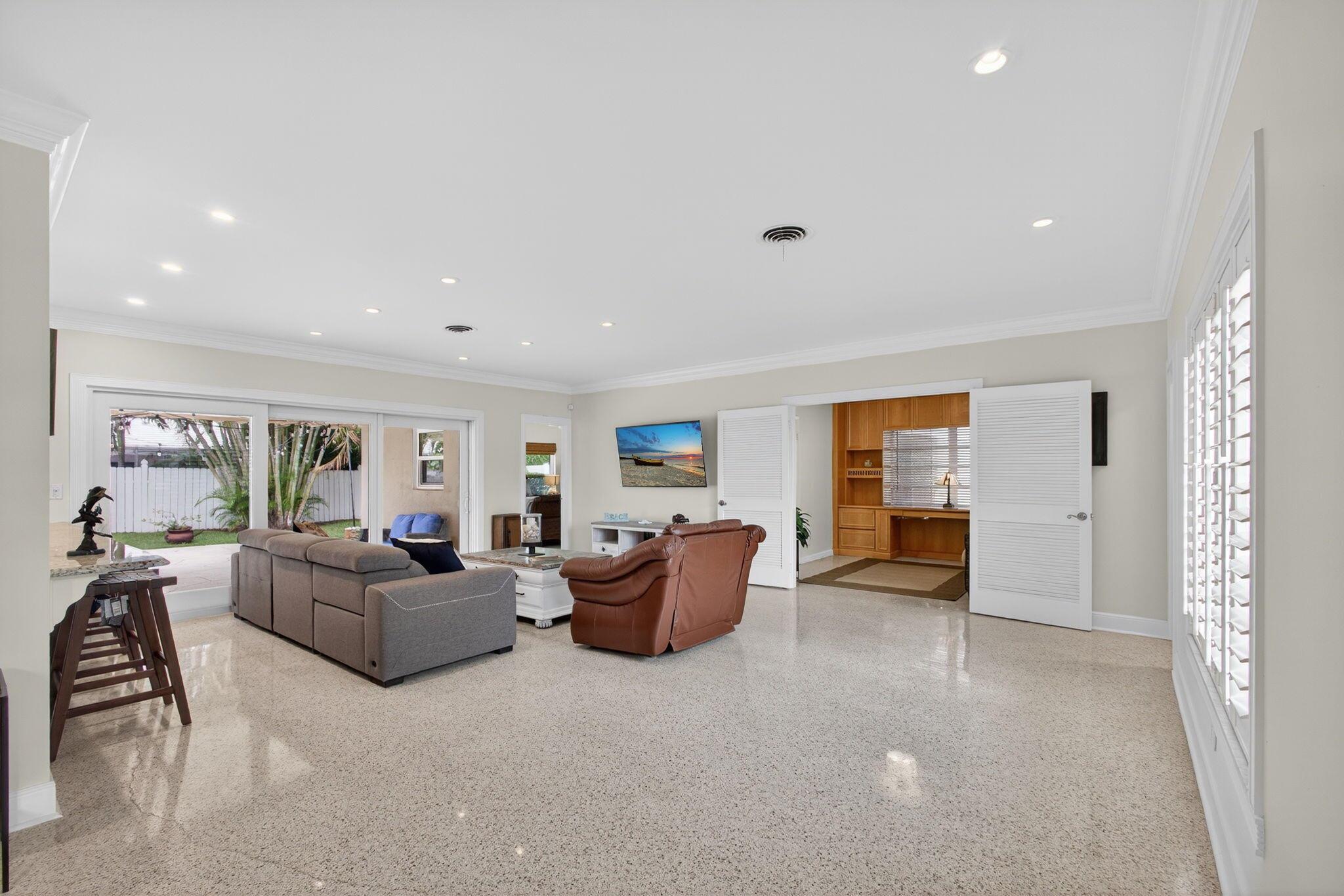 PALM BEACH ISLES 2 - Residential Lease