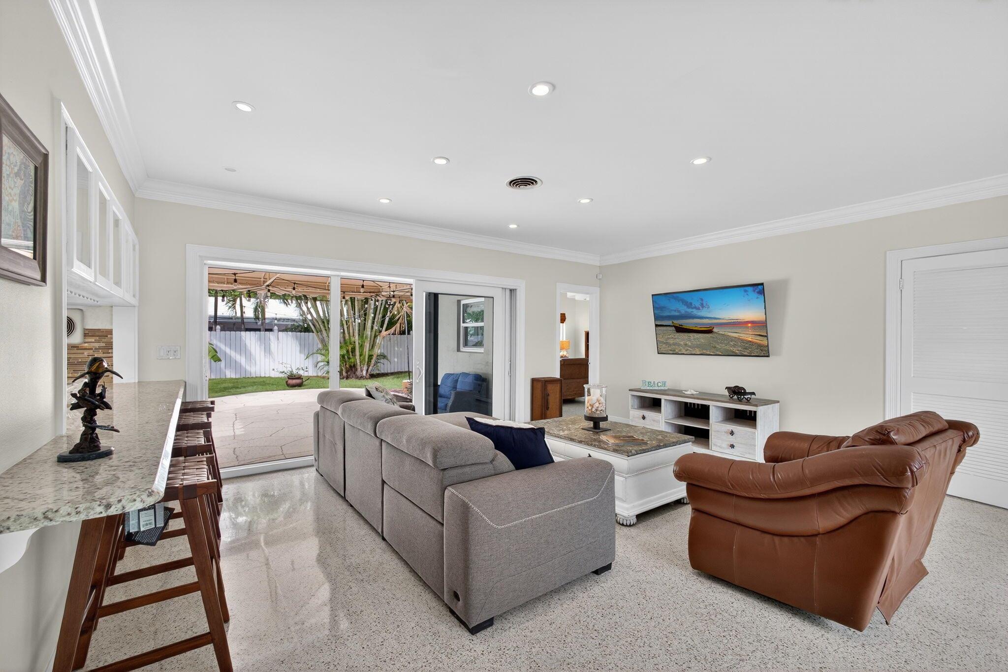 PALM BEACH ISLES 2 - Residential Lease