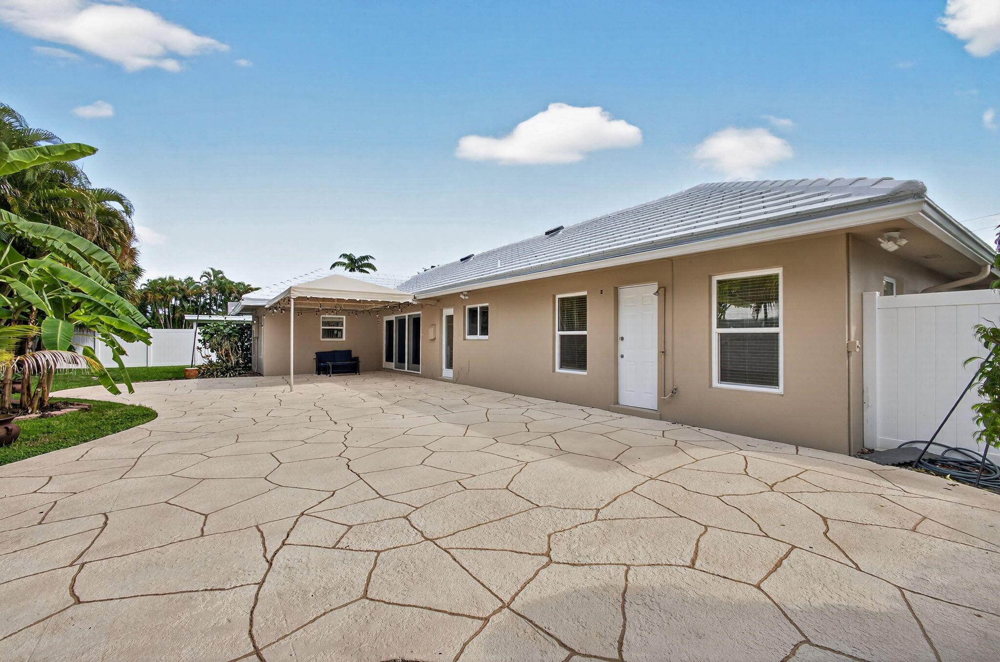 PALM BEACH ISLES 2 - Residential Lease