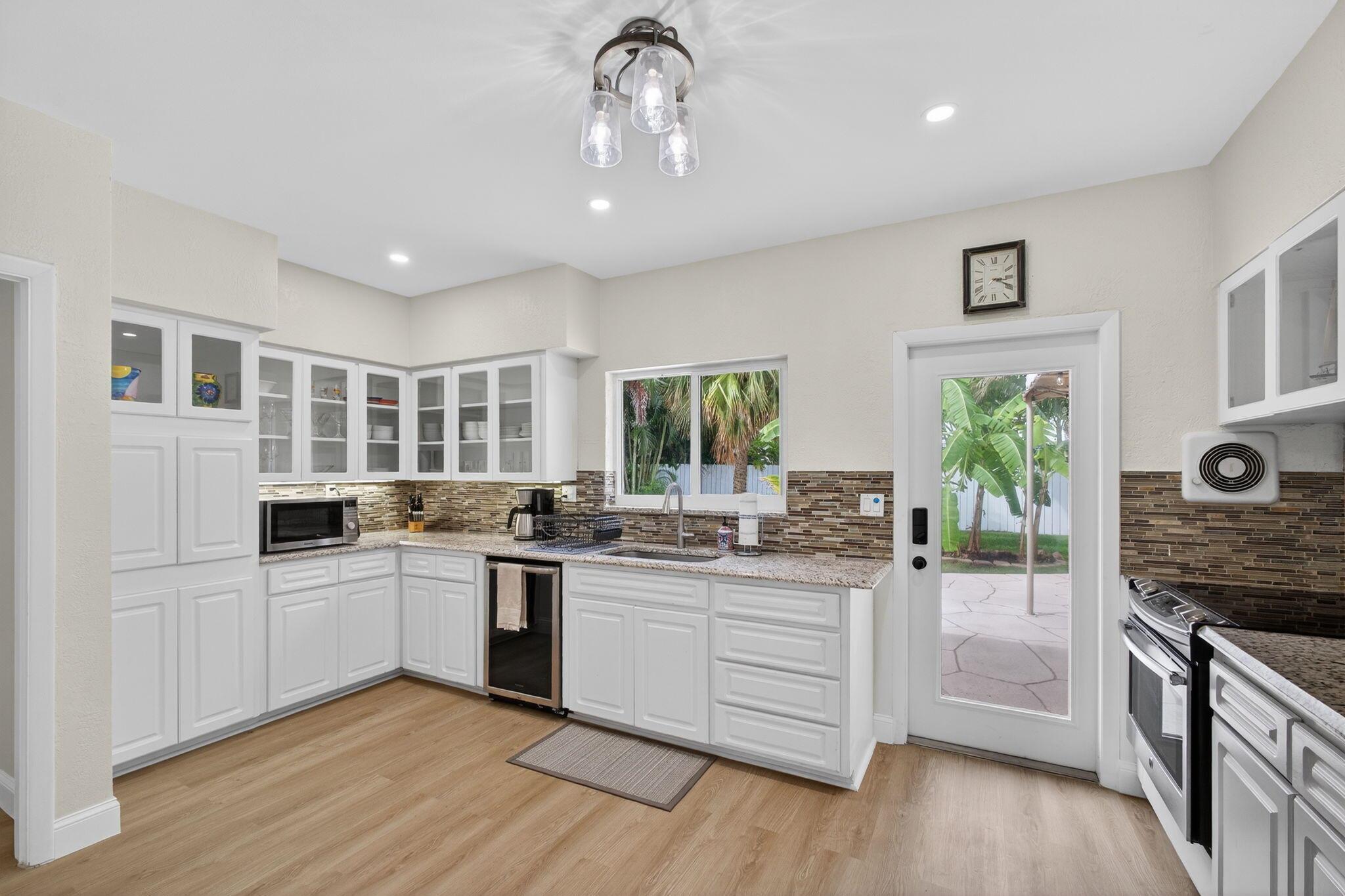PALM BEACH ISLES 2 - Residential Lease