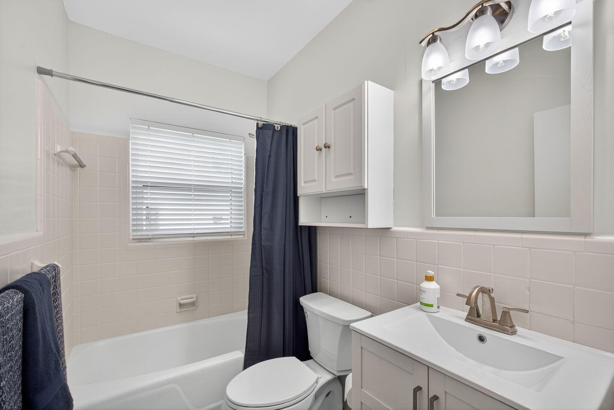 PALM BEACH ISLES 2 - Residential Lease