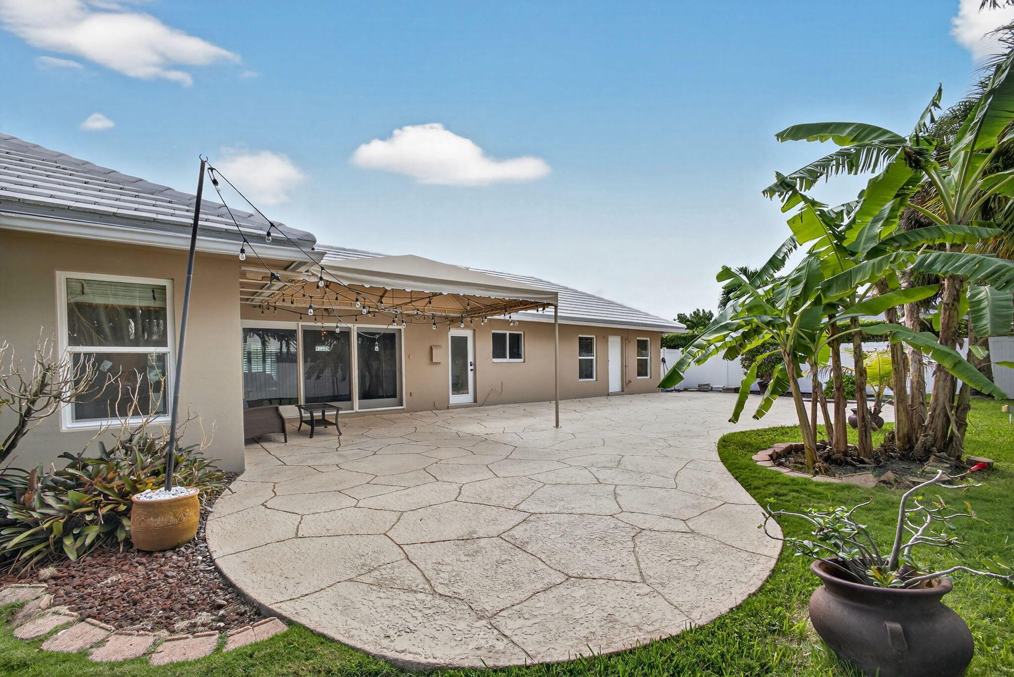PALM BEACH ISLES 2 - Residential Lease