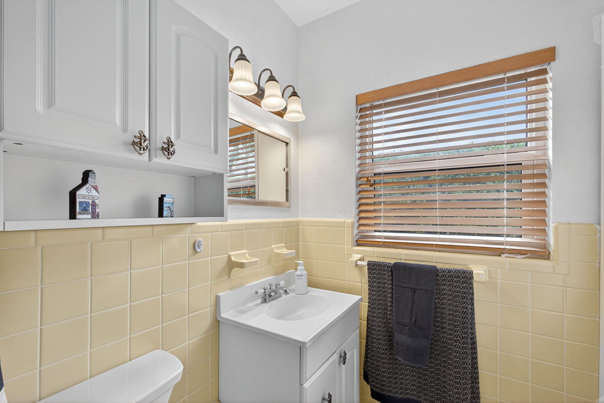 PALM BEACH ISLES 2 - Residential Lease