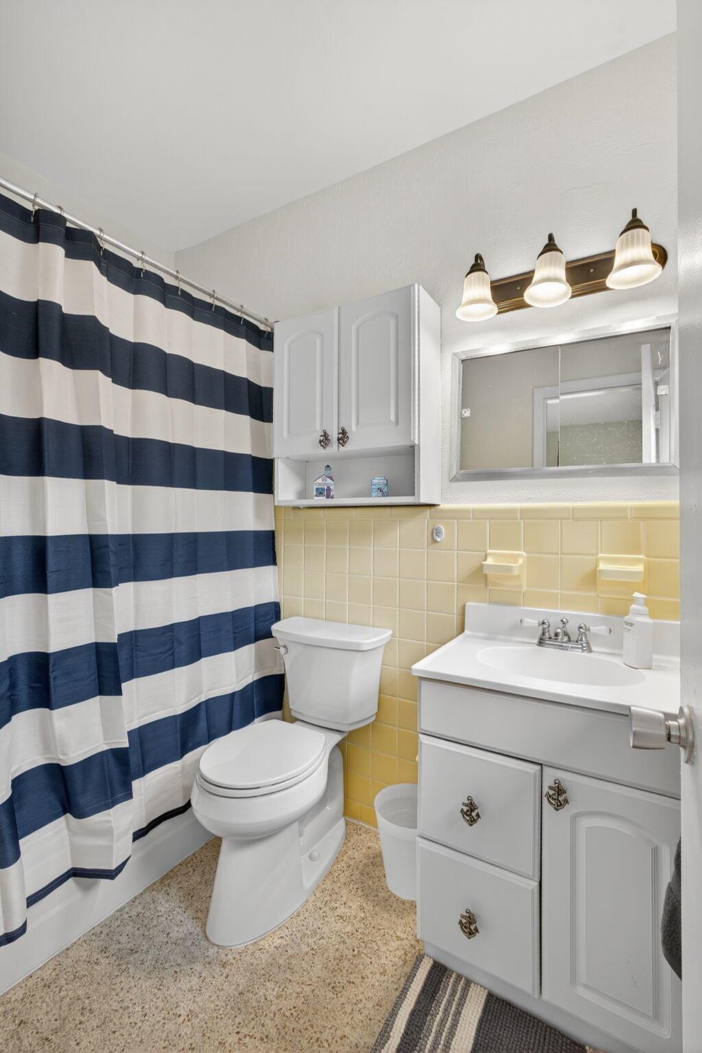 PALM BEACH ISLES 2 - Residential Lease