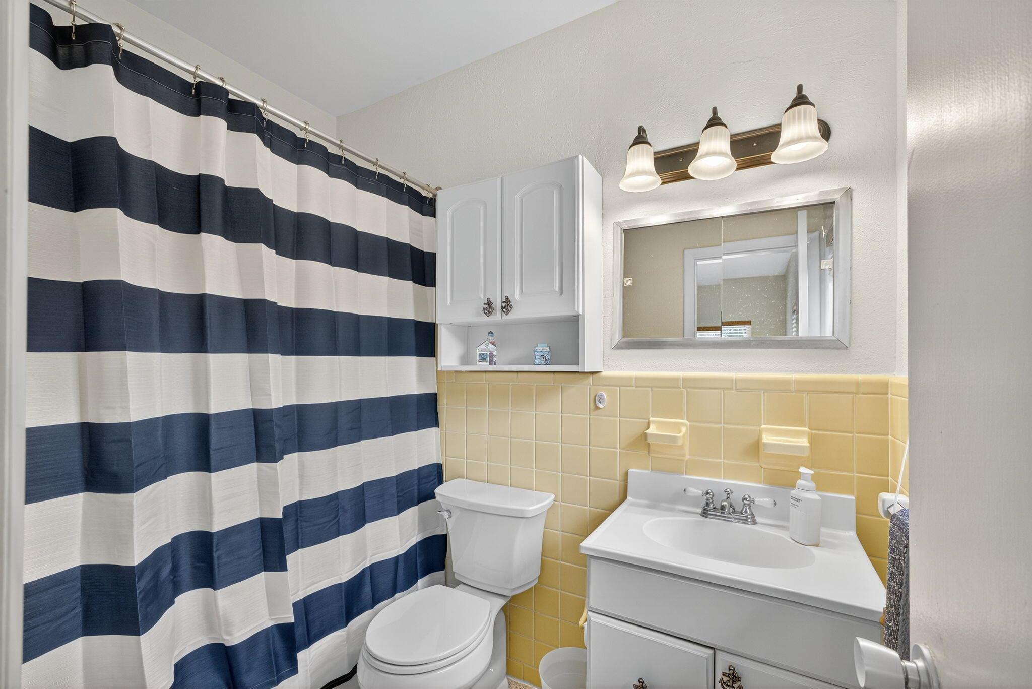 PALM BEACH ISLES 2 - Residential Lease