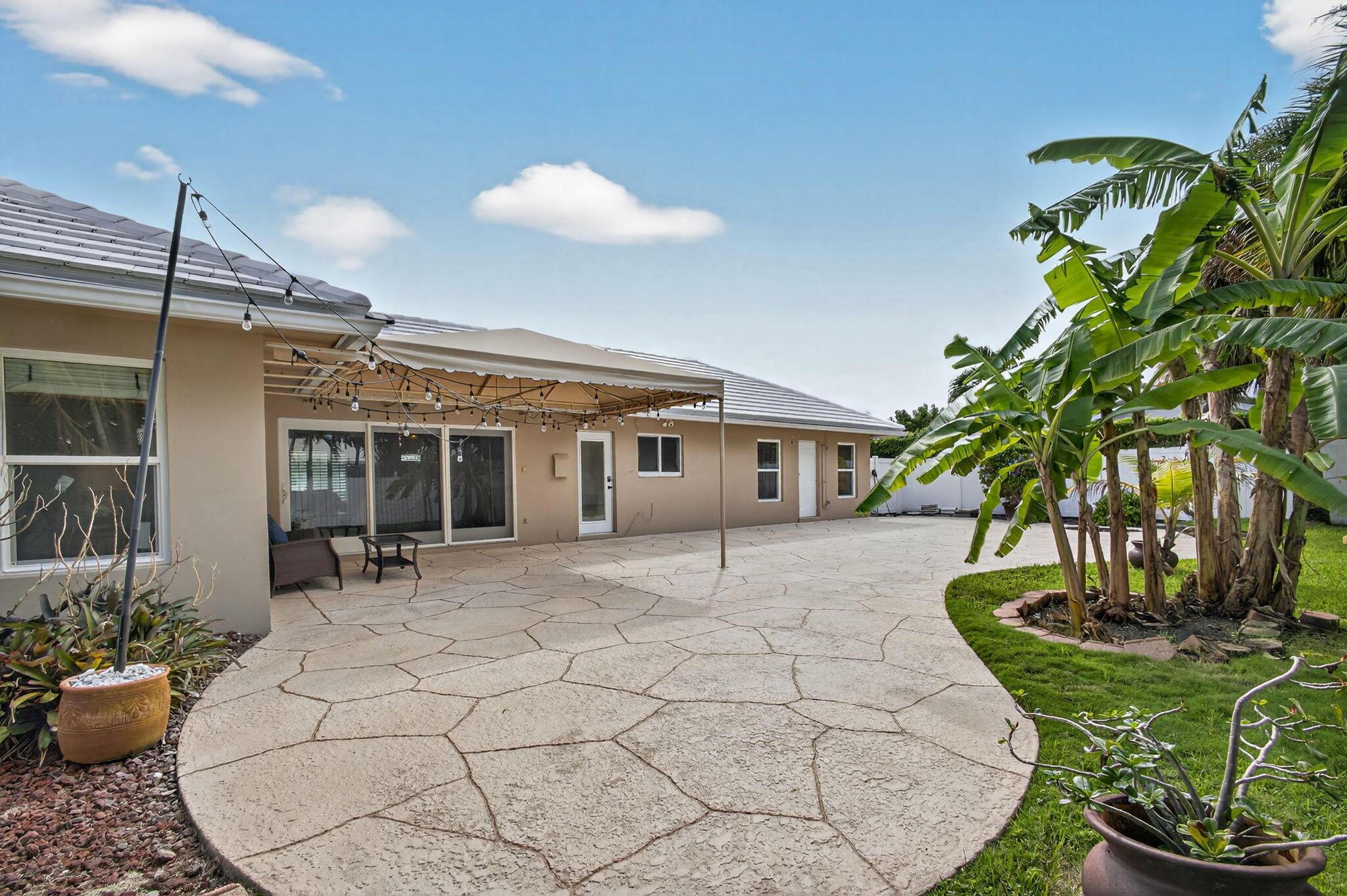 PALM BEACH ISLES 2 - Residential Lease