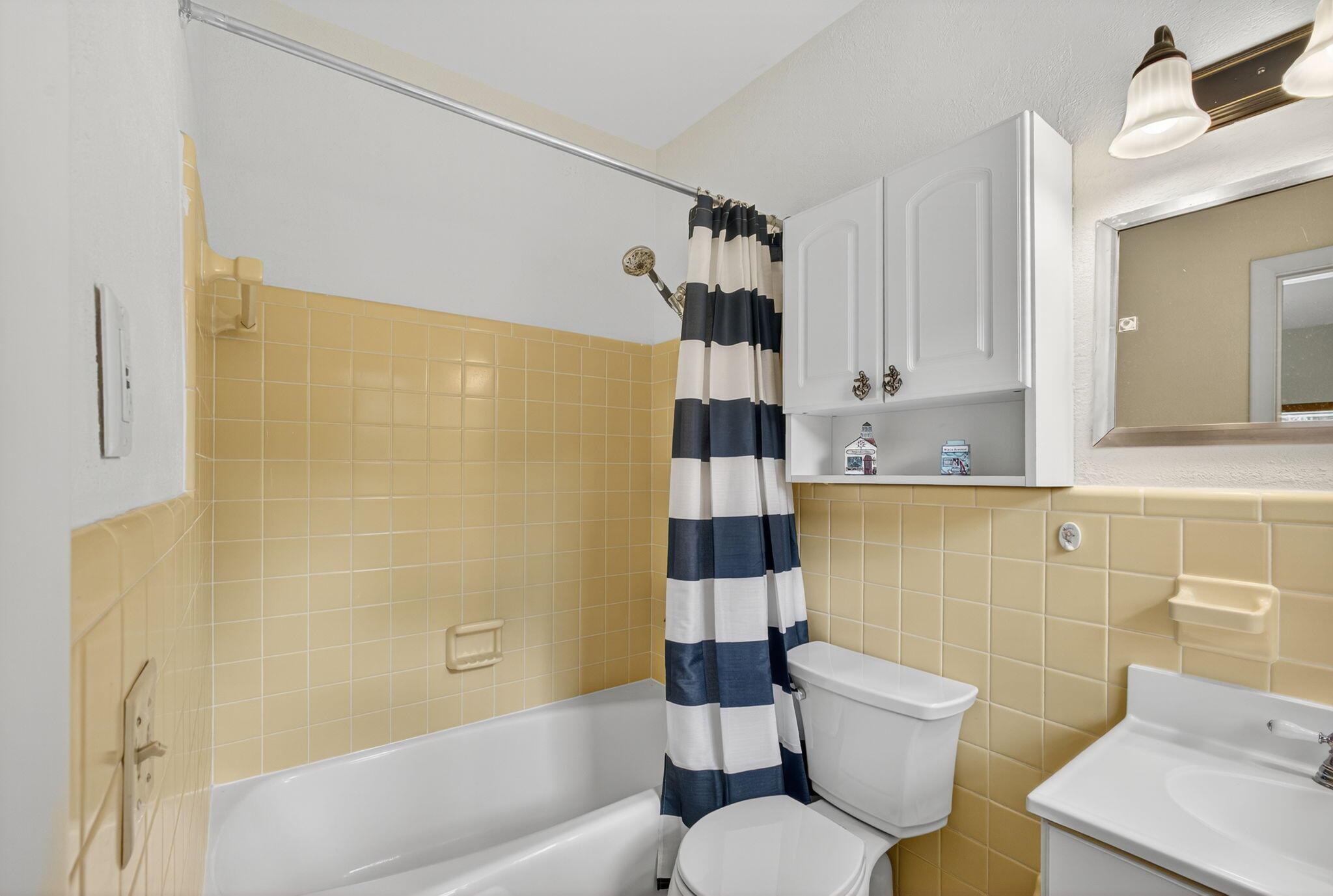 PALM BEACH ISLES 2 - Residential Lease