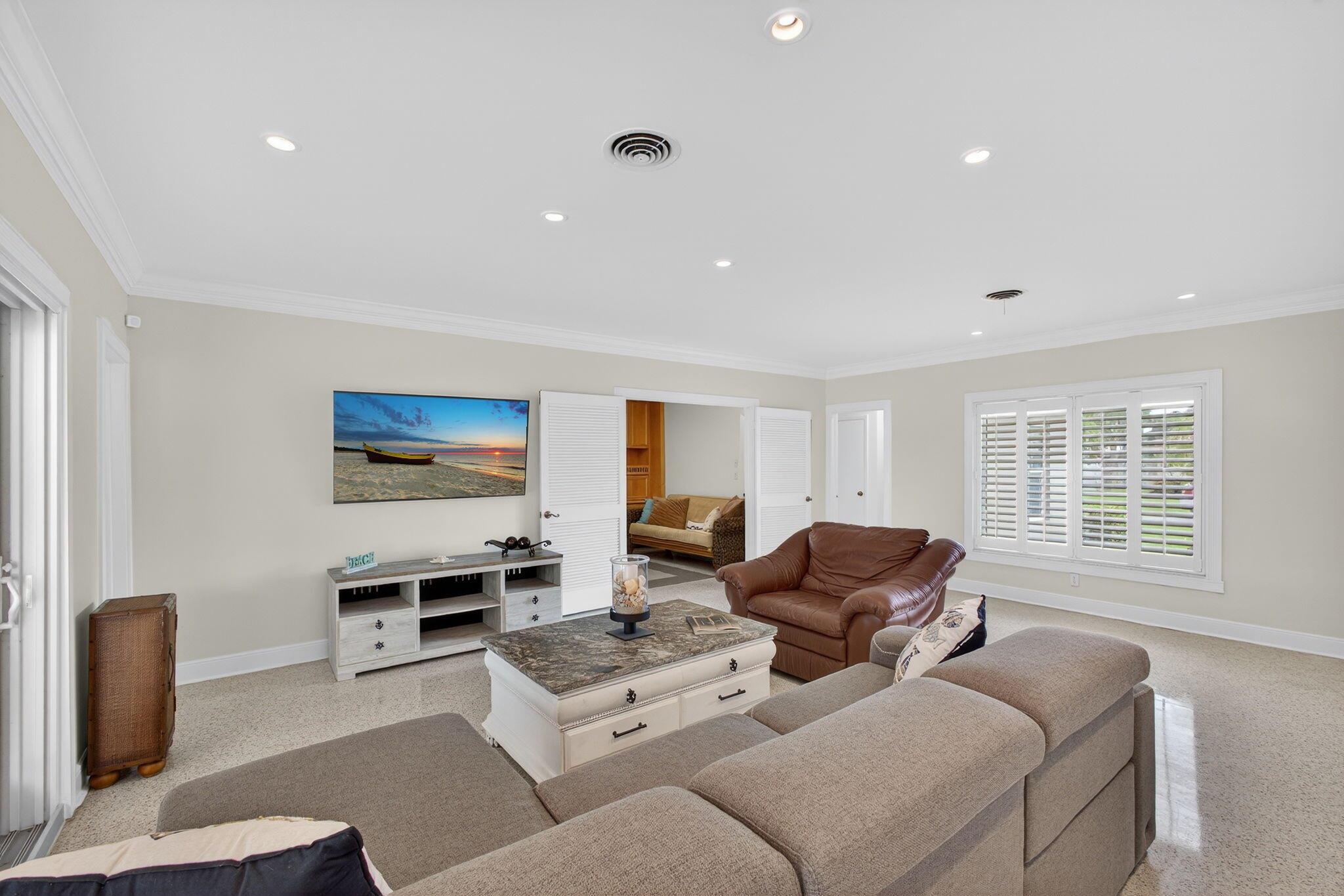 PALM BEACH ISLES 2 - Residential Lease