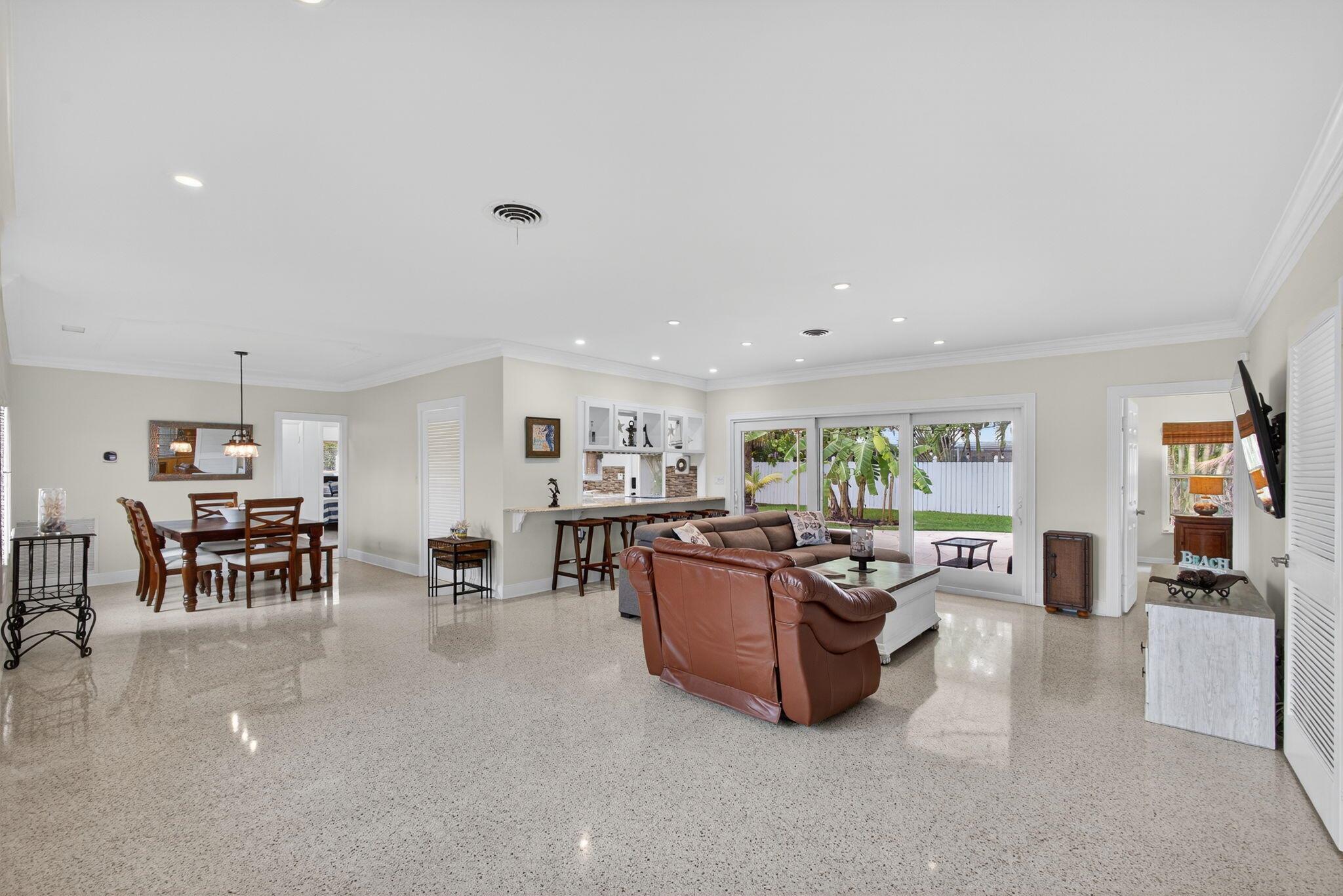 PALM BEACH ISLES 2 - Residential Lease