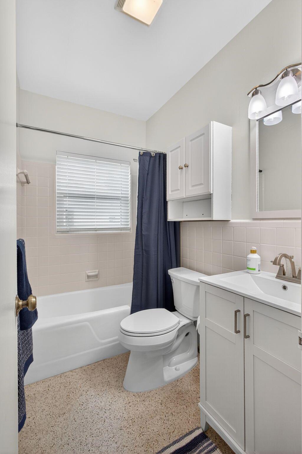 PALM BEACH ISLES 2 - Residential Lease