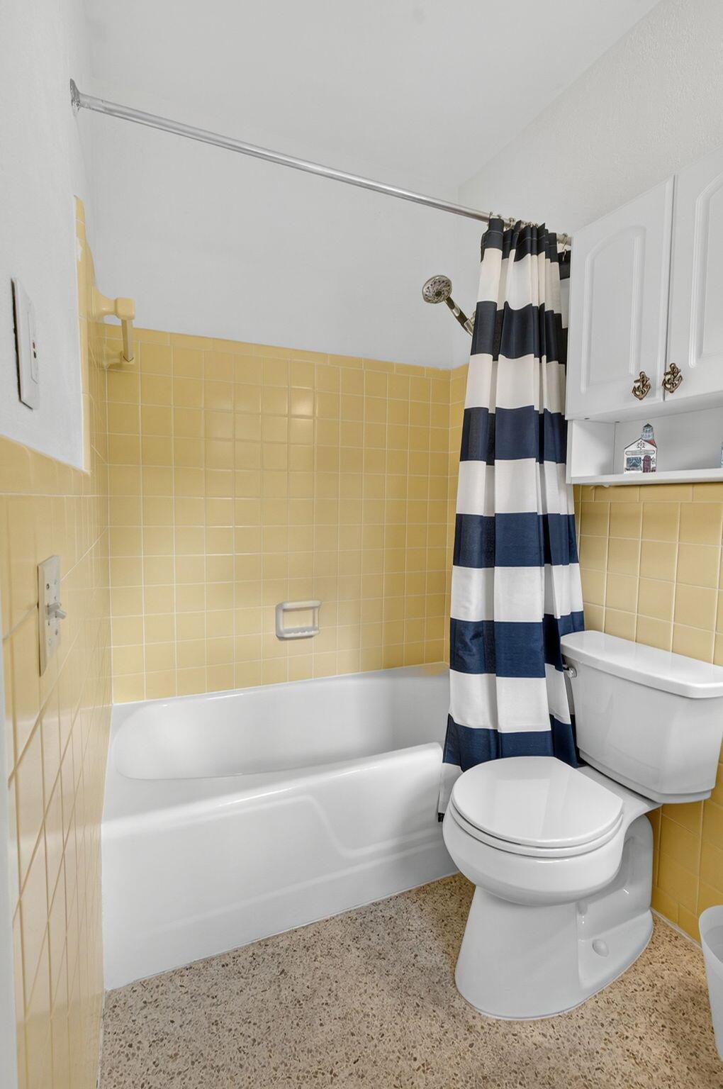 PALM BEACH ISLES 2 - Residential Lease