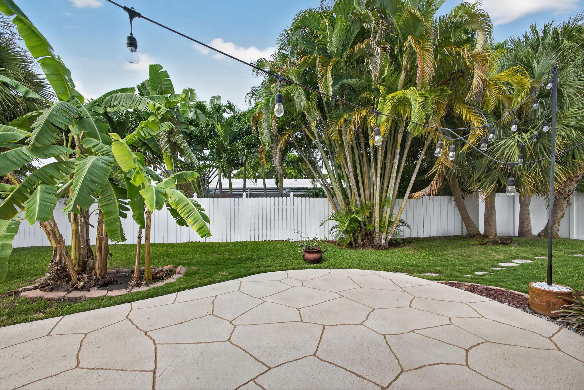 PALM BEACH ISLES 2 - Residential Lease