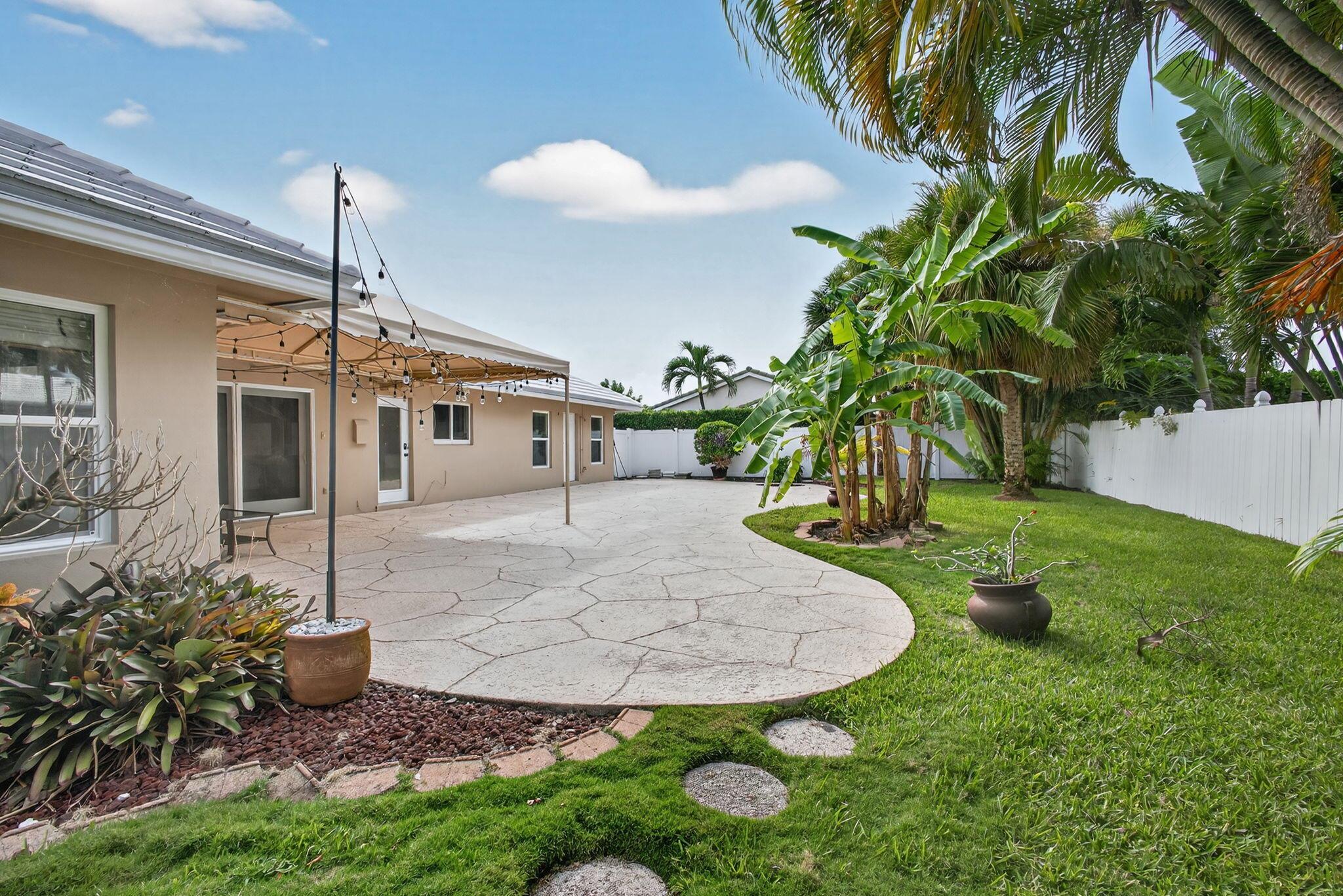 PALM BEACH ISLES 2 - Residential Lease