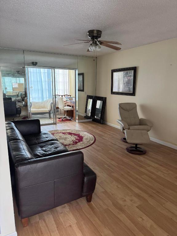 VILLAGE ROYALE ON THE GREEN CONDO - Residential