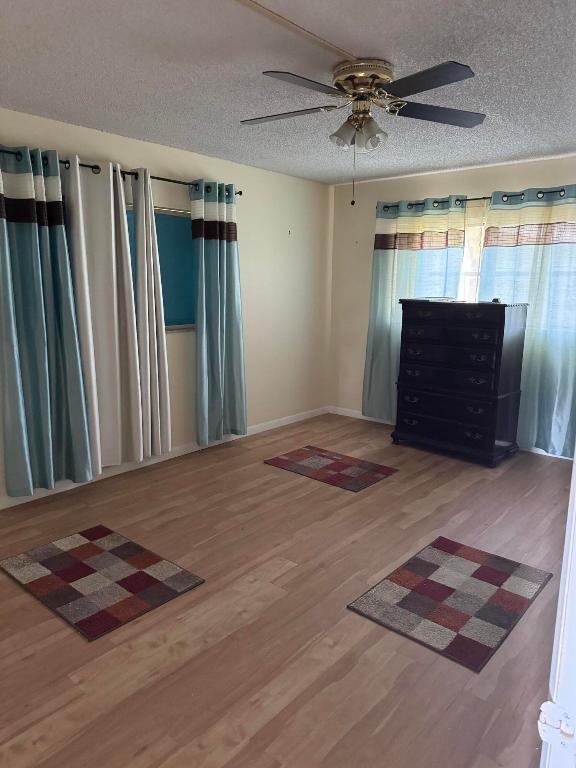 VILLAGE ROYALE ON THE GREEN CONDO - Residential