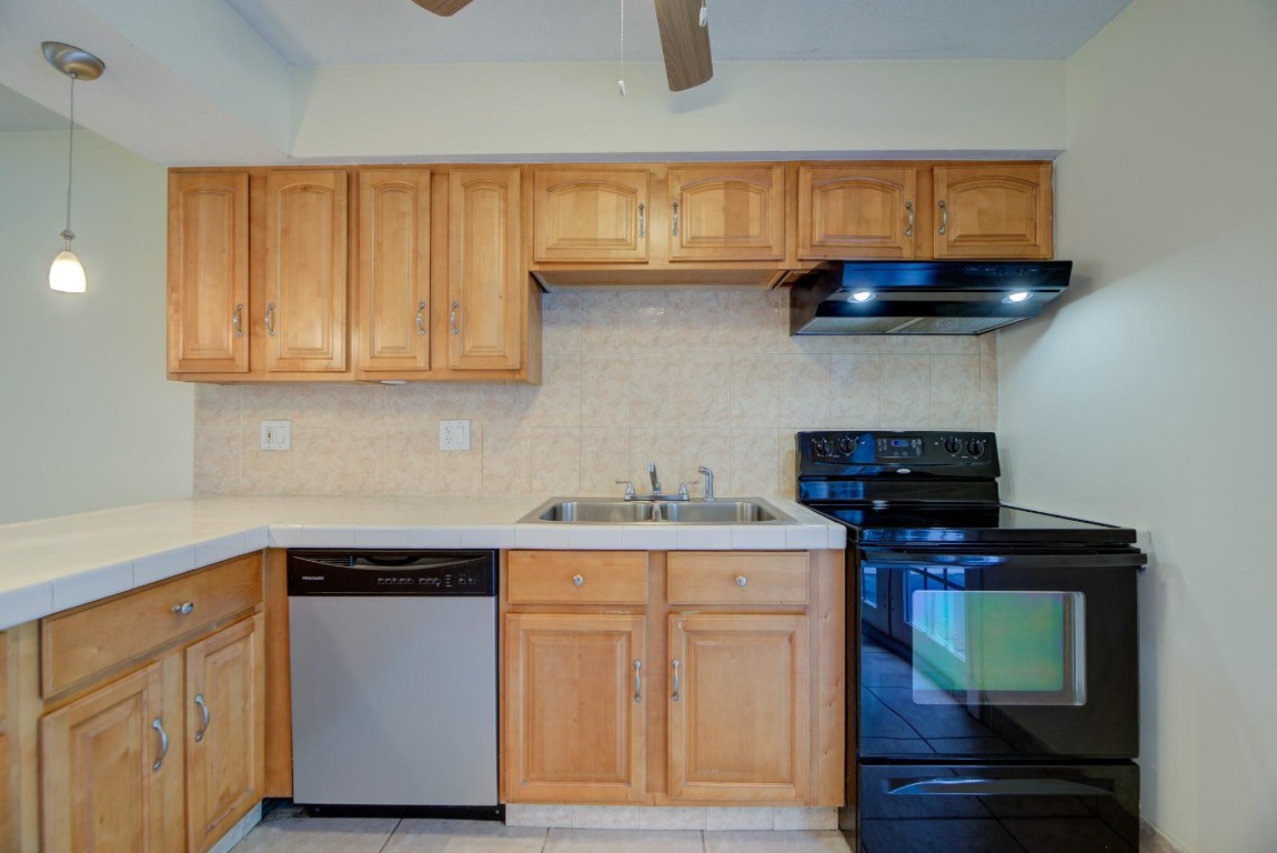 Coral Heights Sec 3 47-19 - Residential Income