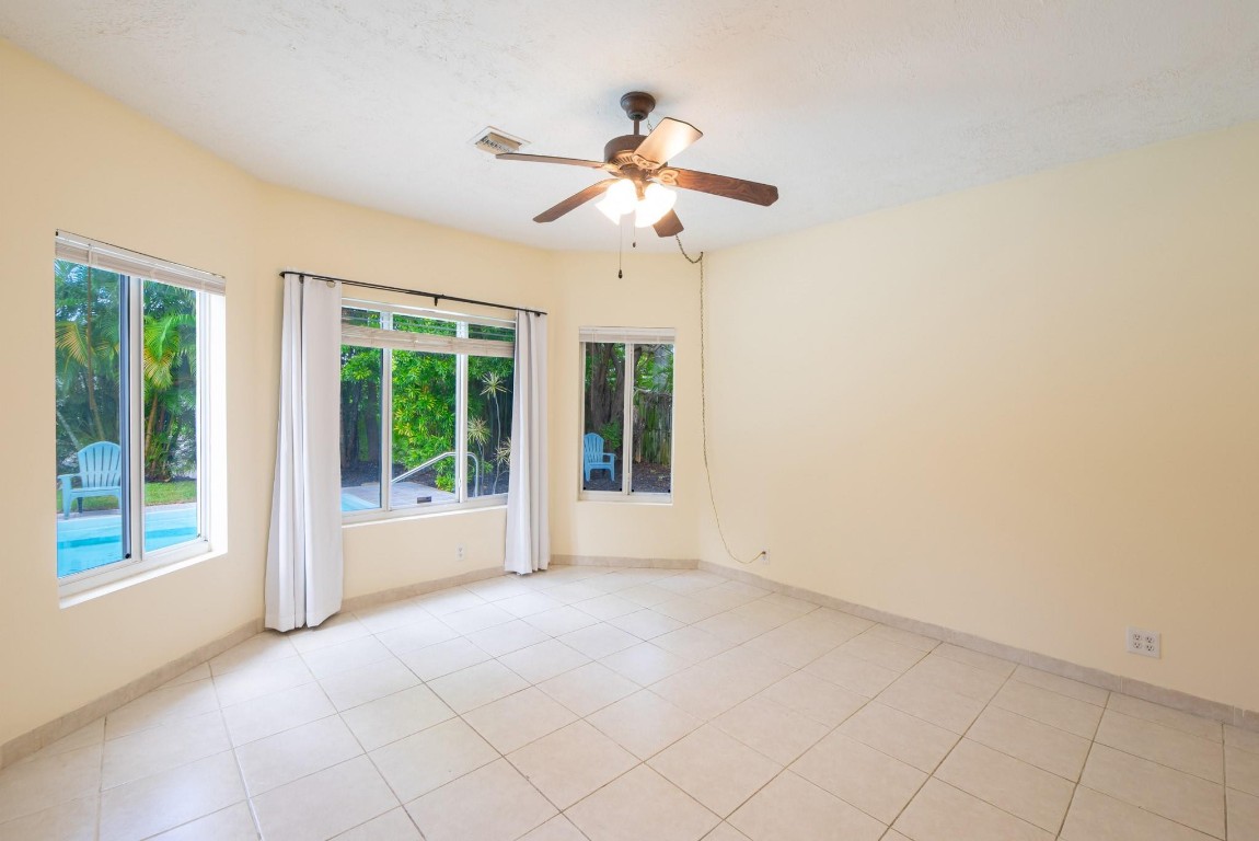 Coral Heights Sec 3 47-19 - Residential Income