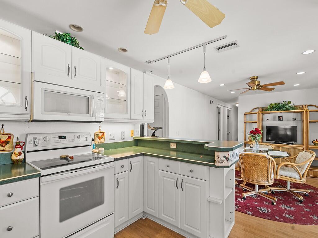 Spanish Lakes Riverfront - Residential