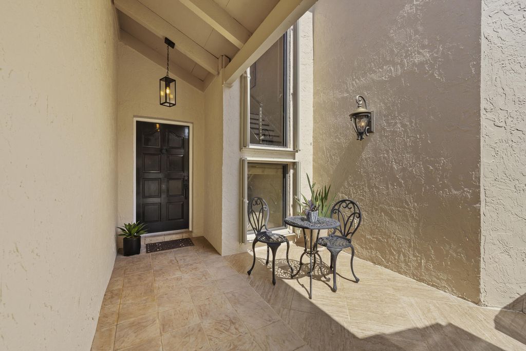 Photo of 819 Windermere Way, Palm Beach Gardens, FL 33418 (MLS # B26009068)