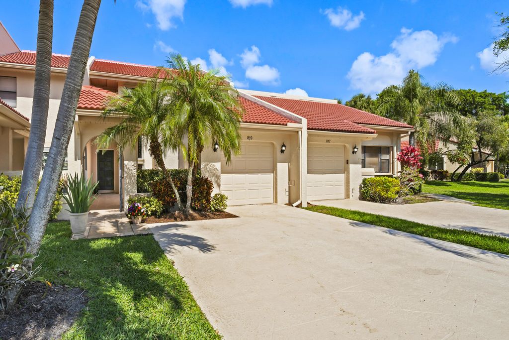 Photo of 819 Windermere Way, Palm Beach Gardens, FL 33418 (MLS # B26009068)