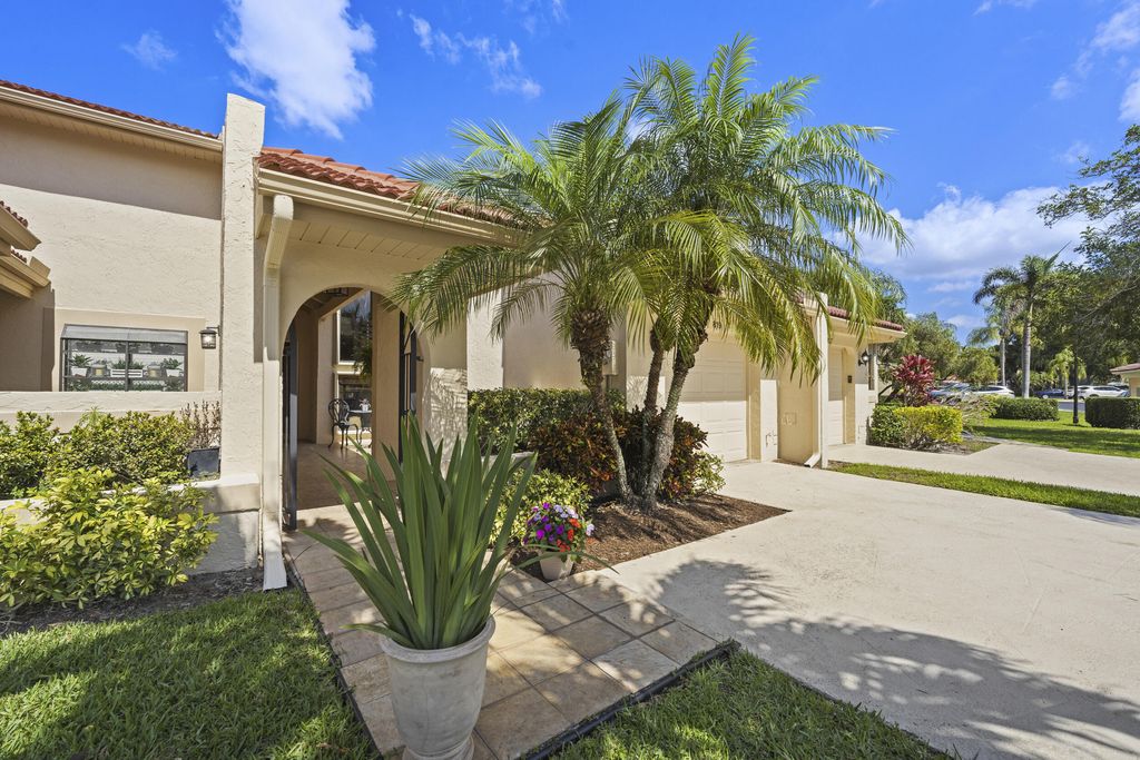 Photo of 819 Windermere Way, Palm Beach Gardens, FL 33418 (MLS # B26009068)