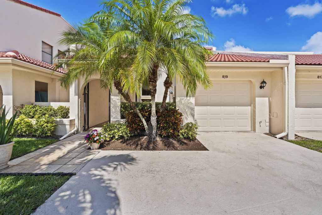 Photo of 819 Windermere Way, Palm Beach Gardens, FL 33418 (MLS # B26009068)