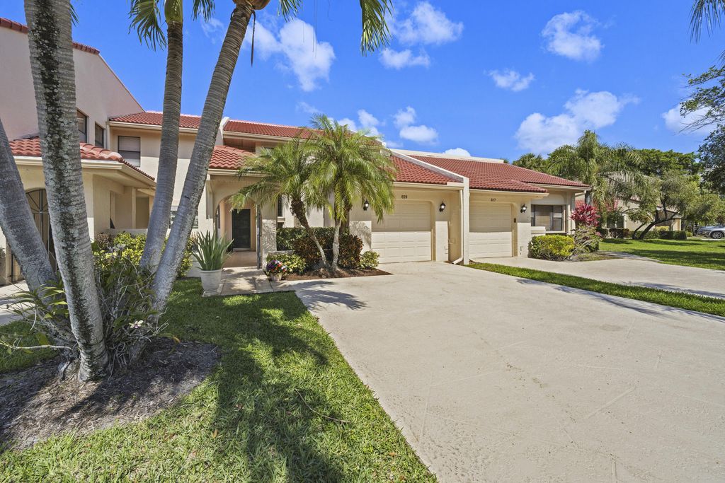 Photo of 819 Windermere Way, Palm Beach Gardens, FL 33418 (MLS # B26009068)