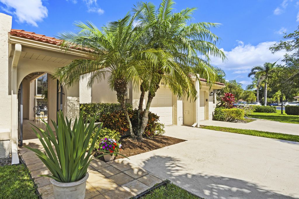 Photo of 819 Windermere Way, Palm Beach Gardens, FL 33418 (MLS # B26009068)