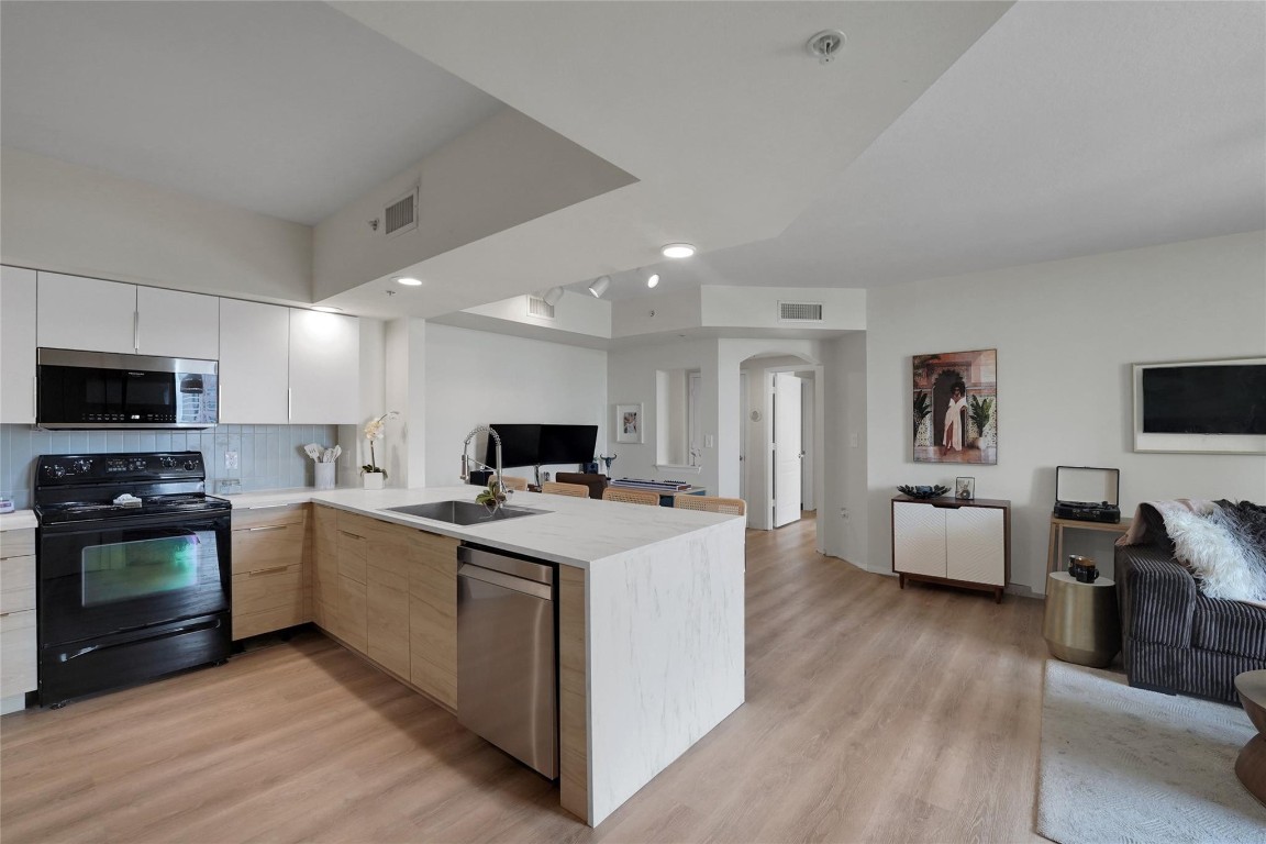 100 N Federal Highway 819