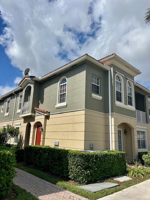 HAMPTON HILLS - Residential