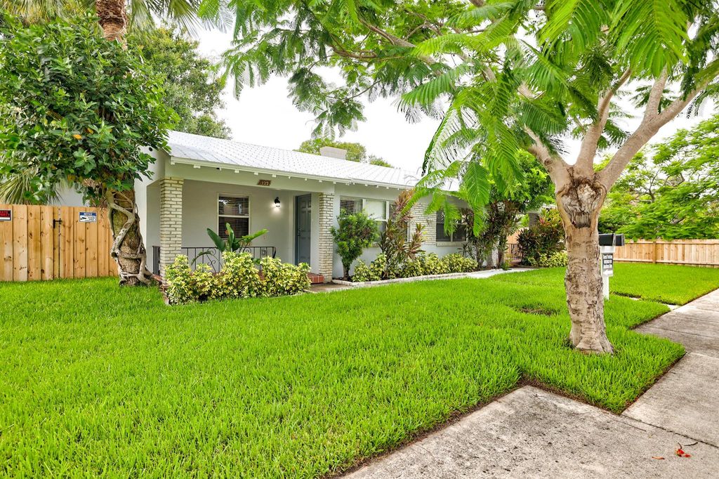 Photo of 127 S 10th Street, Fort Pierce, FL 34950 (MLS # R11072856)