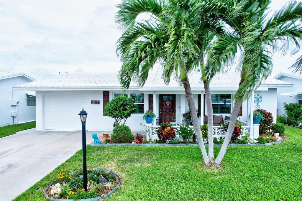 Photo of 2117 SW Park Drive, Boynton Beach, FL 33426 (MLS # F10468650)