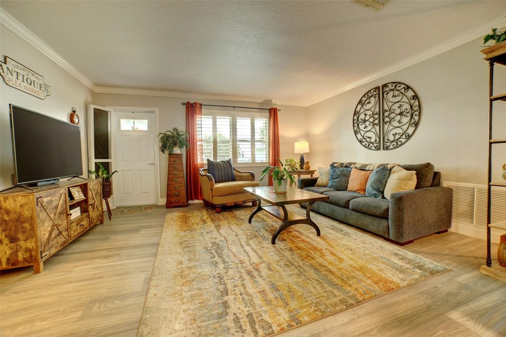 Photo of 2117 SW Park Drive, Boynton Beach, FL 33426 (MLS # F10468650)