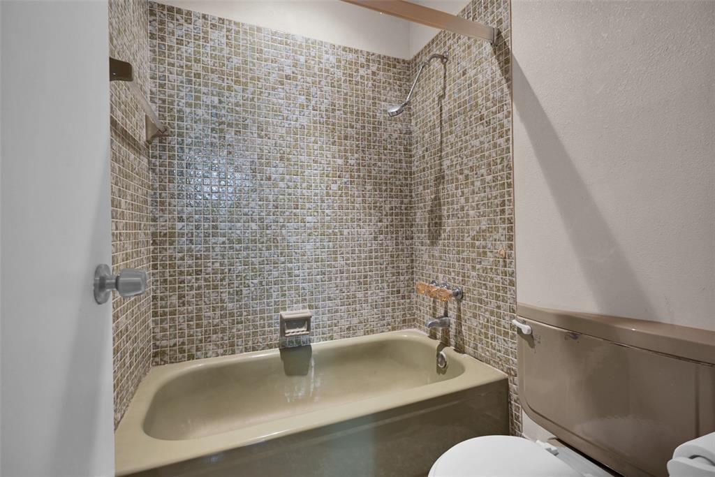 EMERALD ISLES WEST PHASE 1 CONDO - Residential Lease