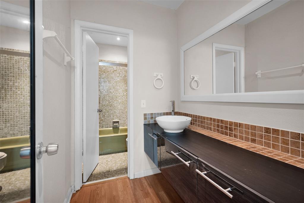 EMERALD ISLES WEST PHASE 1 CONDO - Residential Lease