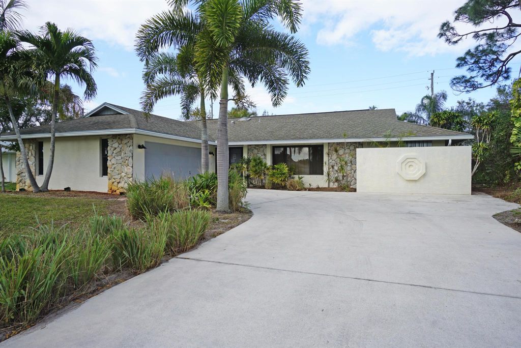 Photo of 521 SE Penn Avenue, Port Saint Lucie, FL 34984 (MLS # R11055054)