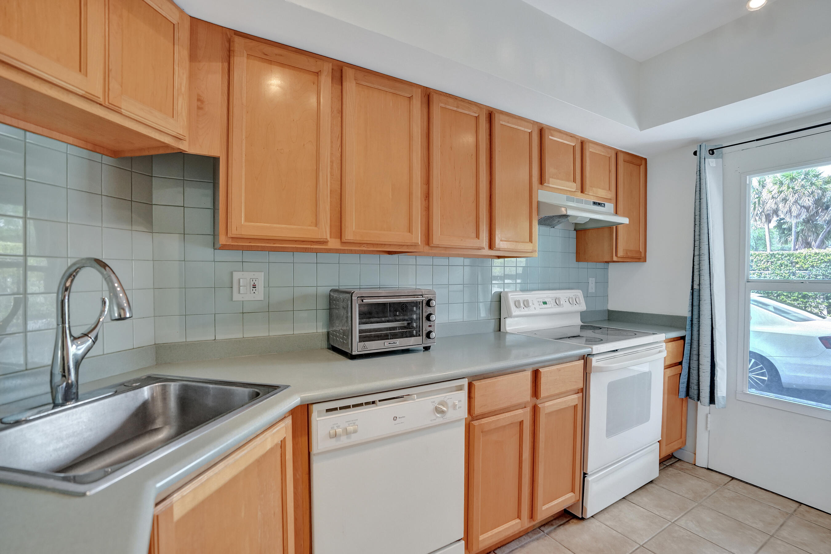 900 SW 12th Street 100