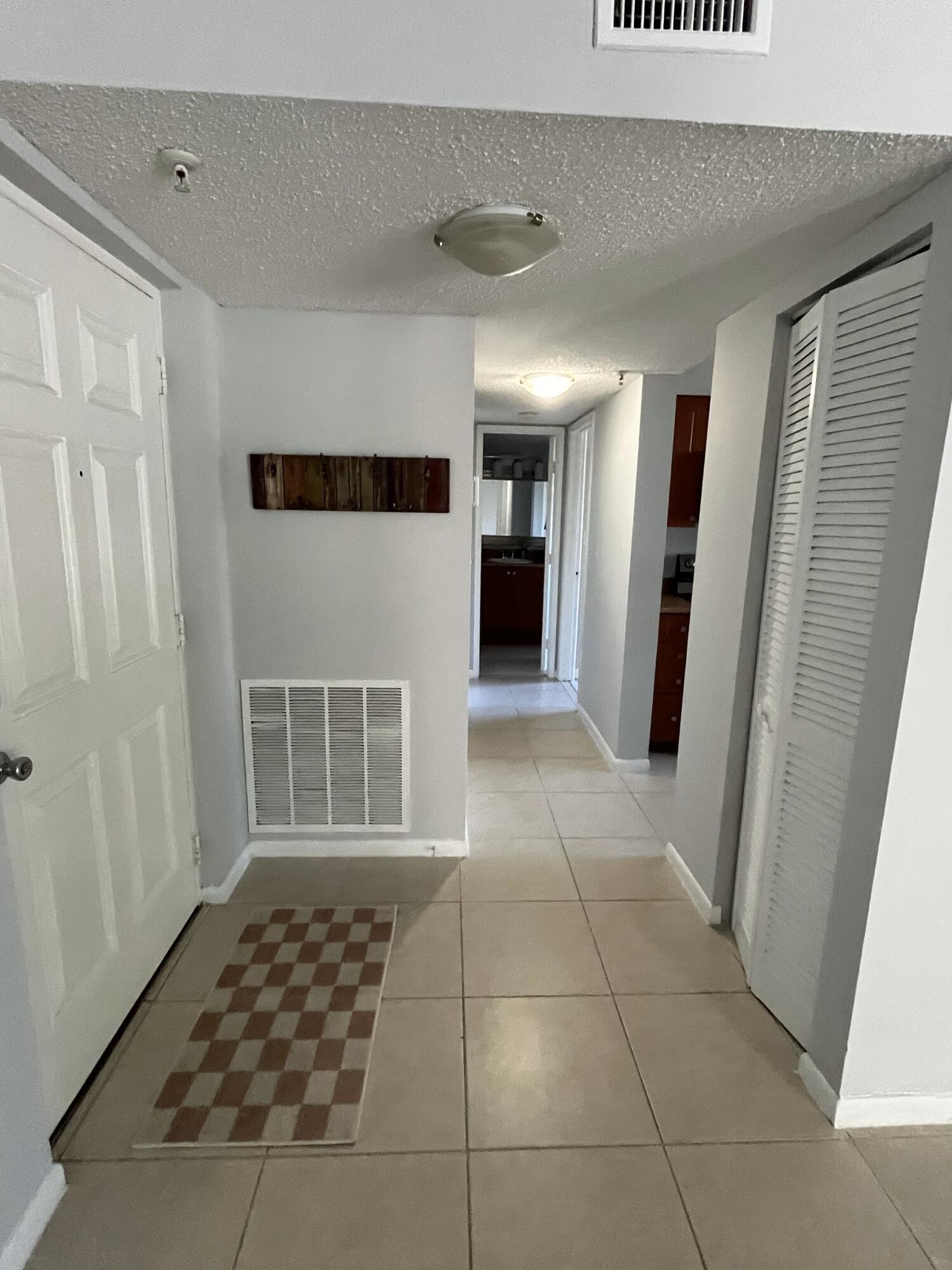 LAKESIDE CONDO - Residential Lease