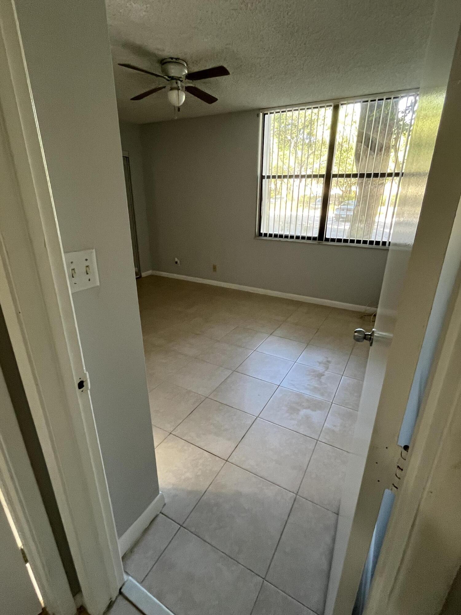 LAKESIDE CONDO - Residential Lease