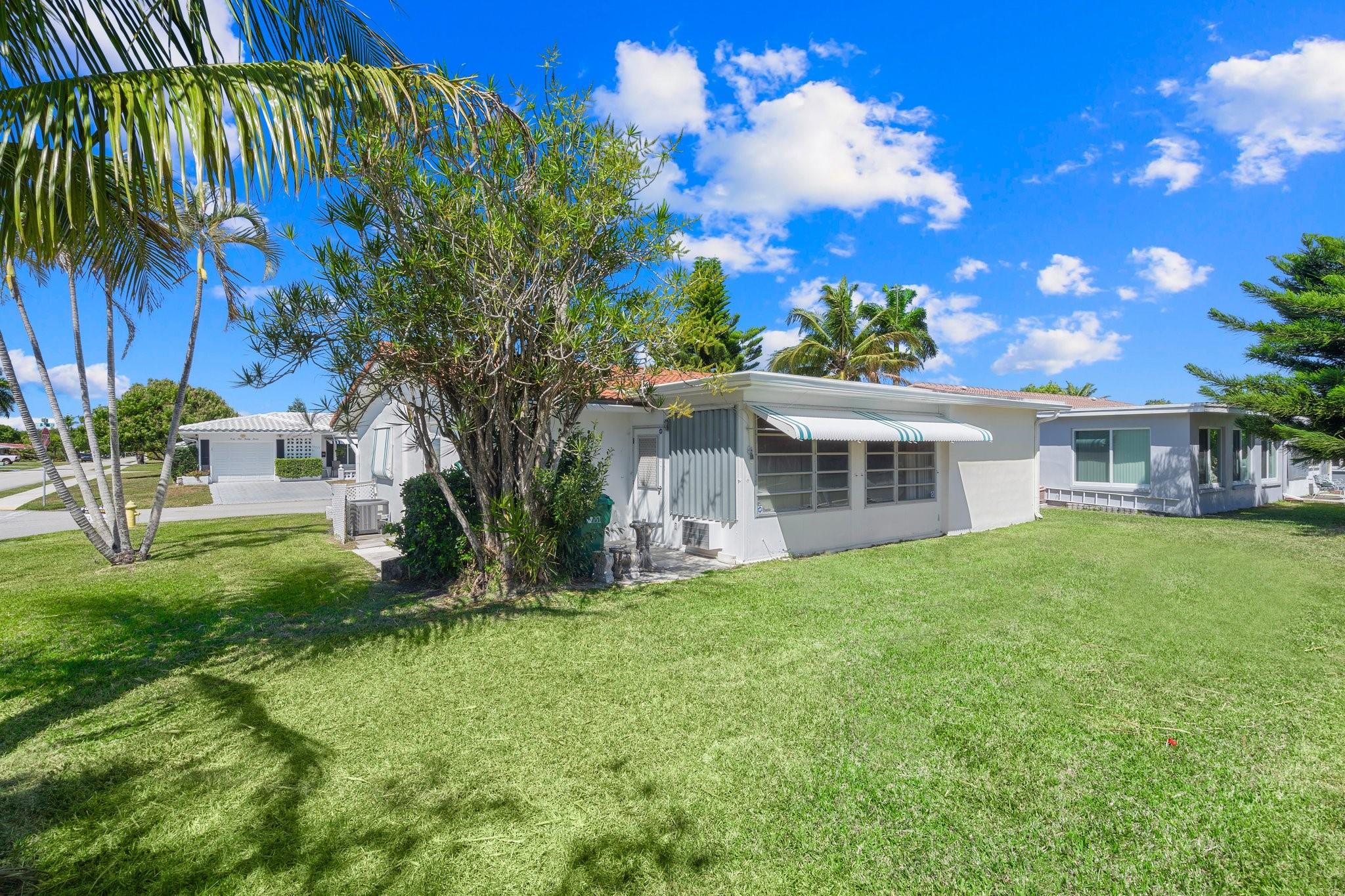 4922 NW 52nd St