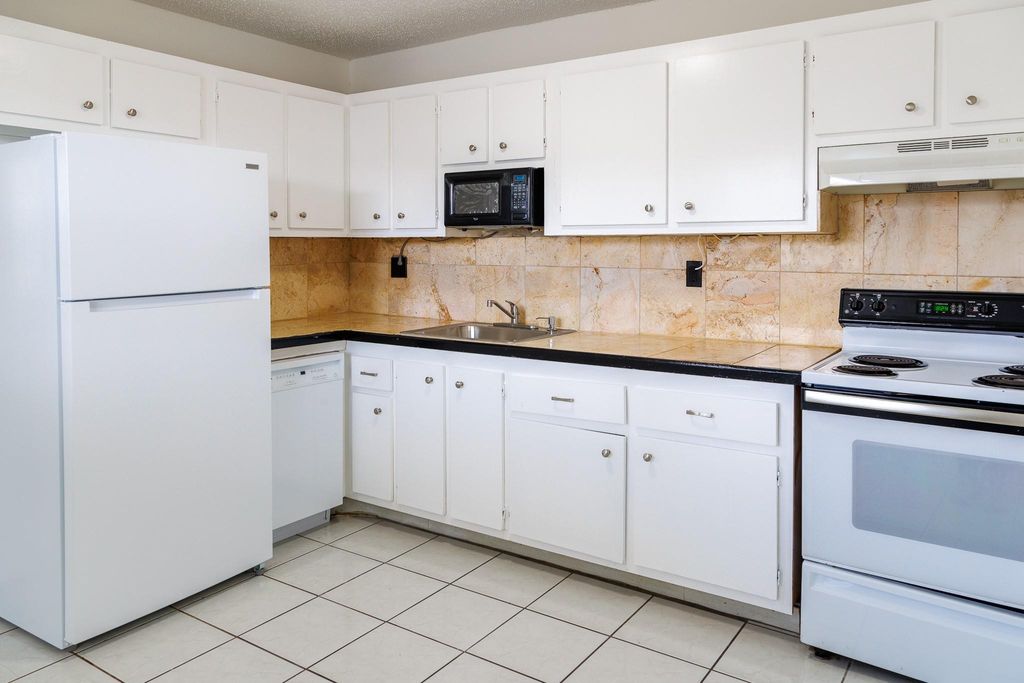 Photo of 6211 SW 37th Street, Davie, FL 33314 (MLS # F10551265)