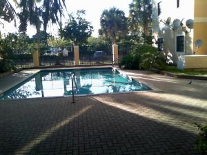 RIVERSIDE VILLAS - Residential