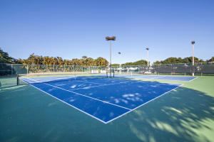 OAK HARBOUR CONDS I THRU IV IN OR4708P958,4819P1,6 - Residential