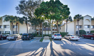 OAK HARBOUR CONDS I THRU IV IN OR4708P958,4819P1,6 - Residential