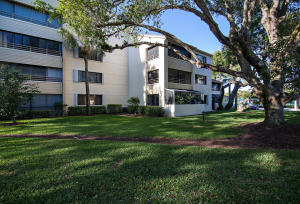 OAK HARBOUR CONDS I THRU IV IN OR4708P958,4819P1,6 - Residential