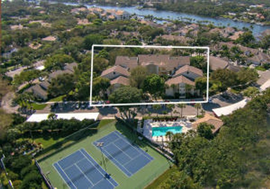A must see,this is a fantastic unit located in a great community in the heart of Juno Beach.  This 2 bedroom and 2 bathroom condo is in excellent condition and ready to move into.  This unit has peaceful garden views along  with gorgeous oak tree views from almost every room.  There is a screened in patio where you can sit back and relax and enjoy the tranquil garden views.
The community is a manned gated community with a Clubhouse located on the Intracoastal.  Best seat for the boat parade!  The Clubhouse also has an exercise room, pool room, social room, kitchen and 2 day docks.  There are 2 community pools and tennis courts.  Oak Harbour is minutes to the beach, Pier, shopping, restaurants and golf.
