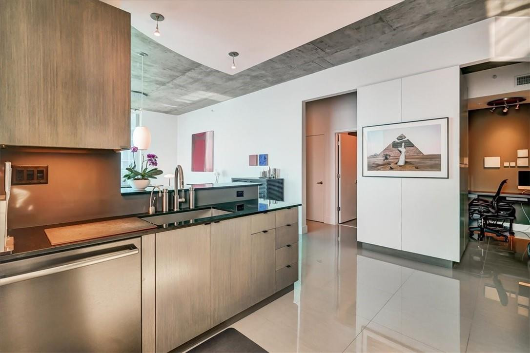 Edge condo - Residential