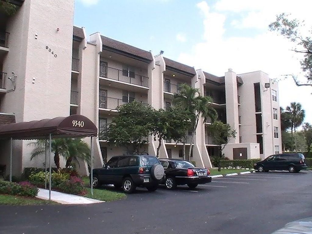 Photo of 9340 Lagoon Place #302, Davie, FL 33324 (MLS # F10552810)